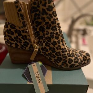 Toms Brown and Black Ankle Boots with Suede Texture